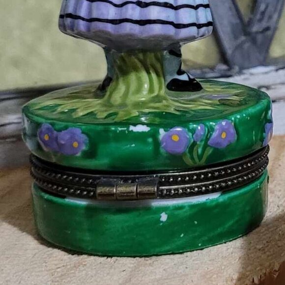 Vintage Hinged Jewelry Trinket Box - Picture 10 of 11